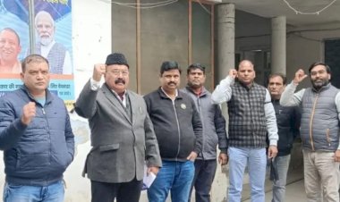 विद्युत कर्मियों का काली पट्टी बांधकर धरना प्रदर्शन, आंदोलन की चेतावनी, हर जिले में पांच को बिजली पंचायत का ऐलान