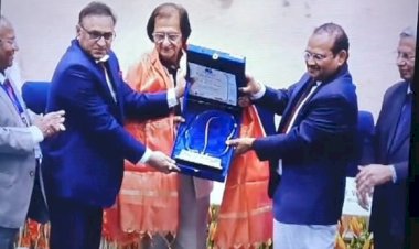 अंतर्राष्ट्रीय शायर प्रोफेसर वसीम बरेलवी भारत शिक्षा लाइफटाइम अचीवमेंट अवार्ड सम्मानित 