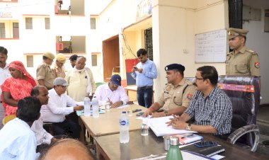 संपूर्ण समाधान में पहुंचे डीएम व एसएसपी, जनसमस्याएं सुन अफसरों को दिए निर्देश