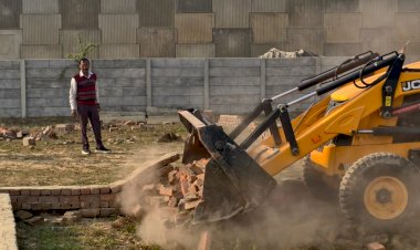 चार कॉलोनी पर चचला बीडीए का बुलडोज़र