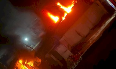 बहेड़ी में कपड़ा कारखाने में भीषण आग, मालिक-पत्रकार रेहान गंभीर रूप से घायल, लाखों का नुकसान