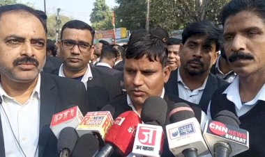 वादा खिलाफी के विरोध में अधिवक्ताओं का फ्लैग मार्च, CO सर्किल सेकेंड के खिलाफ नारेबाजी