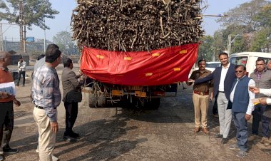 मीरगंज डी बी ओ एल  यातायात जागरूकता अभियान के अंतर्गत लगवाए गए वाहनों में रिफ्लेक्टर
