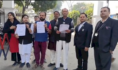 अधिकारी के अपशब्द पर बवाल