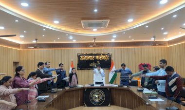 कलेक्ट्रेट में संविधान दिवस शपथ