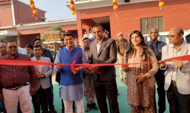 कमिश्नर और मेयर ने खादी  उत्सव का उद्घाटन 