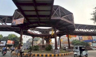 11 करोड़ हवा में, जनता पैदल ज़मीन पर