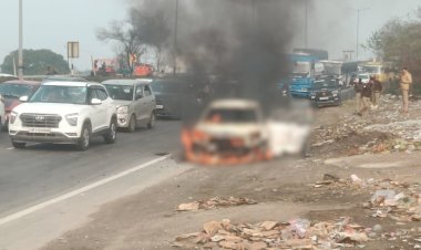 हाईवे पर चलती कार बनी आग का गोला