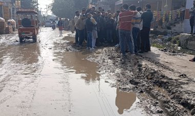 सड़क बदहाली पर ग्रामीणों का जोरदार हंगामा