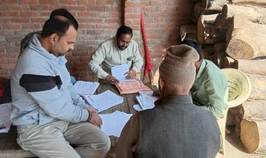 एसआईआर को लेकर बैठक कर भरवाए गए फार्म