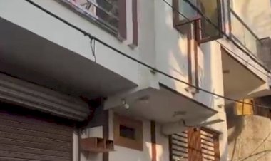 मेरठ में दबंगों के उत्पीड़न से स्क्रैप कारोबारी ने लगवाए मकान बिकाऊ पोस्टर