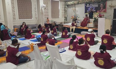 आध्यात्मिक शिविर में जागरण की खोज