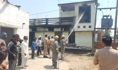 बरेली में सिलेंडर ब्लास्ट से घर में भीषण आग, मिनटों में जलकर राख हुआ सामान