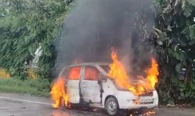 हाईवे पर चलती कार में लगी भीषण आग, चालक ने कूदकर बचाई जान