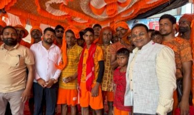 कांवड़ यात्रियों पर पुष्पवर्षा कर किया स्वागत