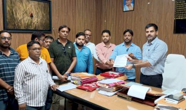 पथ विक्रेताओं के अधिकारों की मांग, व्यापार मंडल ने सौंपा ज्ञापन