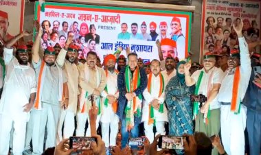 महफिल-ए-अदब में गूंजा देशभक्ति और शायरी का पैगाम