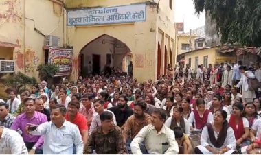 बरेली में NHM संविदा कर्मियों का धरना दूसरे दिन भी जारी