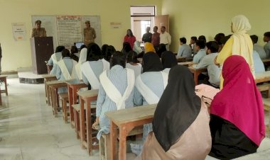 मिशन शक्ति के तहत छात्राओं को सुरक्षा और स्वावलंबन का संदेश