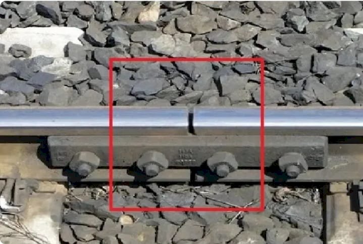 बरेली-भोजीपुरा स्टेशन के बीच पलटने से बची रामनगर-आगरा फोर्ट एक्सप्रेस