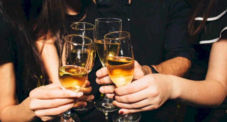 होगा राष्ट्रीय शोक.... हमारा तो शौक बड़ा है,  होटलों में न्यू ईयर का होगा धमाल,    धूम धड़ाका, रेन डांस के साथ सारी रात नाचेंगे लोग