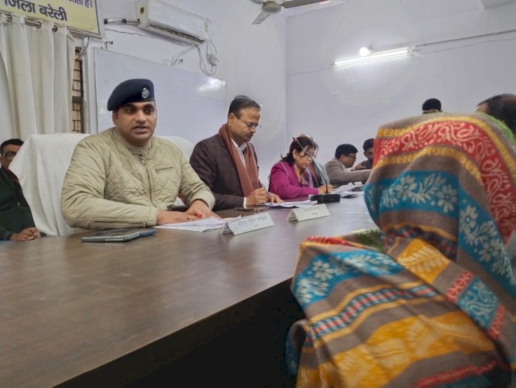 सम्पूर्ण समाधान दिवस में डीएम और एसएसपी ने सुनी शिकायतें