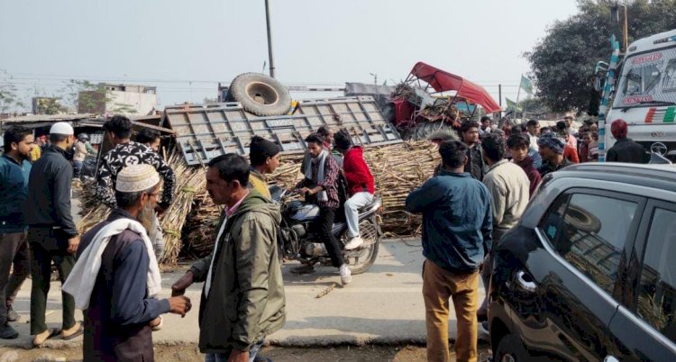 हाईवे पर ट्रैक्टर-ट्राली पलटी, आधे घंटे जाम रहा हाइवे, बड़ा हदसा टला