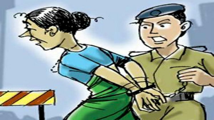 फर्जी दस्तावेज, दो पैन कार्ड और 3 करोड़ की ठगी, निलंबित शिक्षिका गिरफ्तार