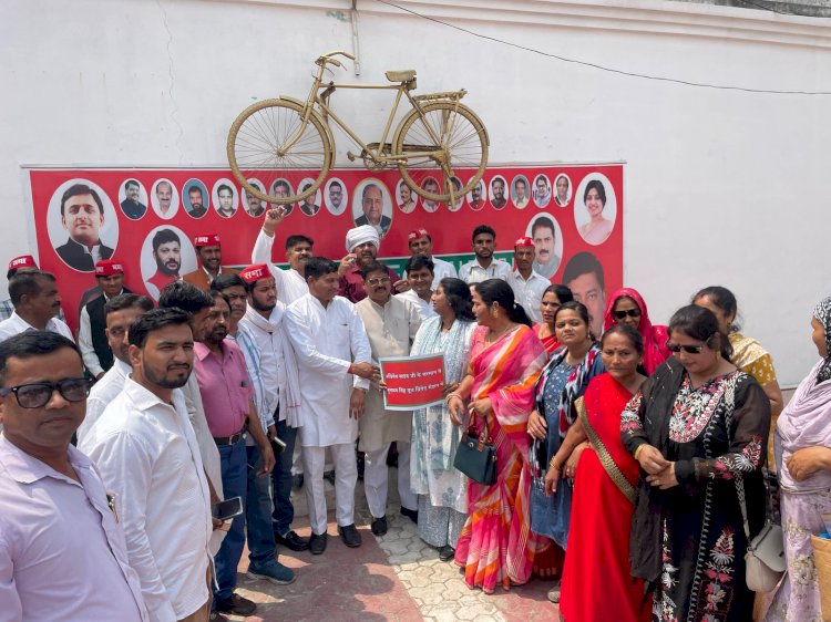 सपा प्रमुख के अपमान पर बरेली में भी फूटा गुस्सा, जमकर की नारेबाजी