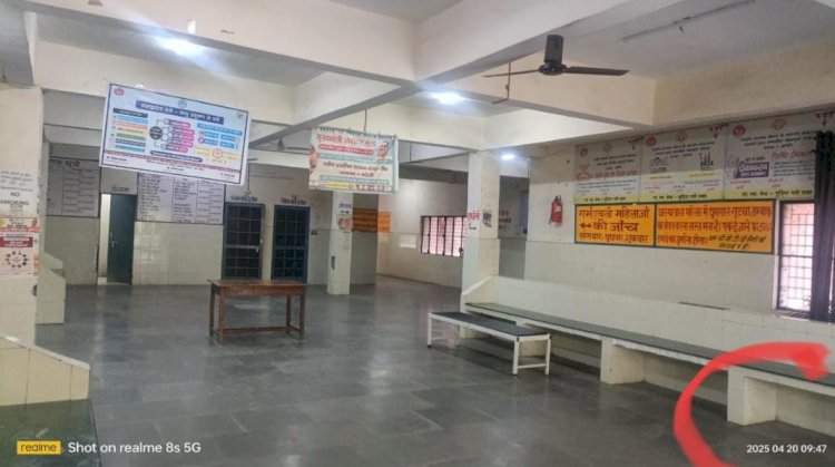 सीएमओ साहब, कभी रिछा सीएचसी का हाल भी देख लीजिए...मुख्यमंत्री आरोग्य मेले को मज़ाक समझ बैठे स्वास्थ्य कर्मी!