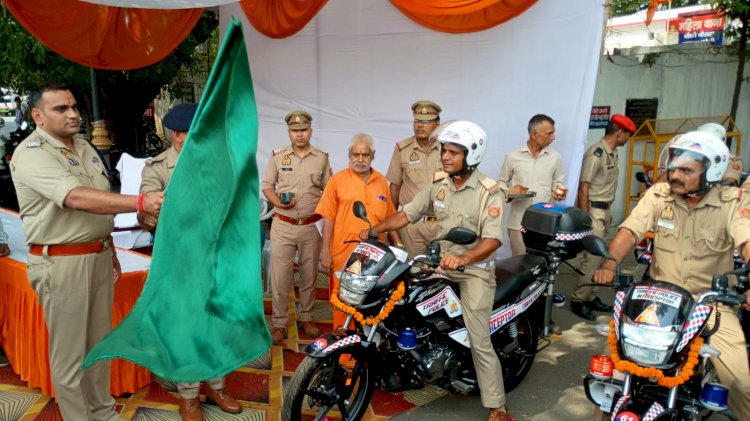 बरेली में ट्रैफिक मिले एसी हेलमेट और नई बाइकें, एसएसपी अनुराग आर्य ने चौकी चौराहे पर किया वितरण