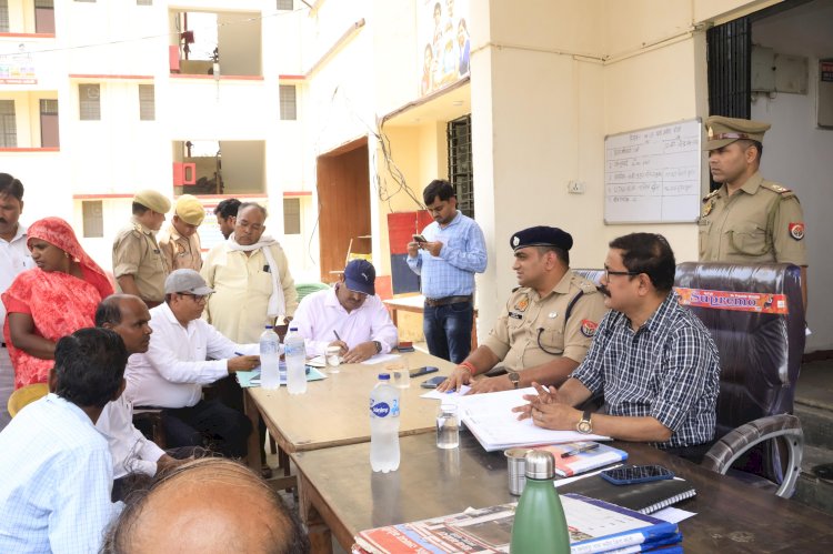 संपूर्ण समाधान में पहुंचे डीएम व एसएसपी, जनसमस्याएं सुन अफसरों को दिए निर्देश