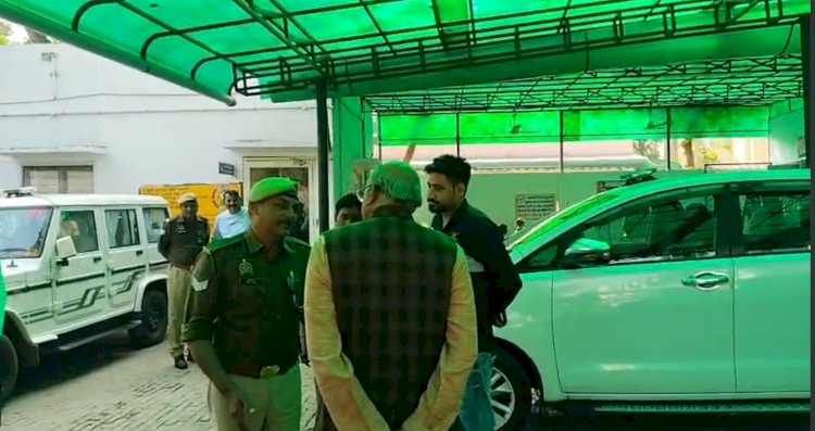 मेरठ ब्रेकिंग न्यूज़: एसएसपी ऑफिस परिसर में पार्किंग विवाद, भाजपा विधायक और गार्ड के बीच तीखी नोकझोंक