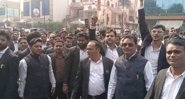 वकीलों पर हमला न्याय की चौखट पर सवाल