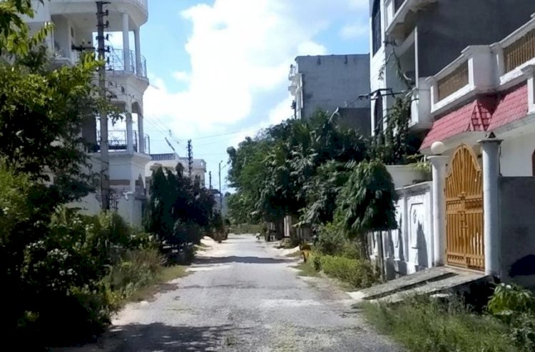 फाईक एन्क्लेव में अब बुलडोजर की बारी, अफसर की कोठी पर भी उठे सवाल