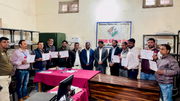 मीरगंज उत्कृष्ट कार्य करने वाले बी एल ओ को किया गया सम्मानित