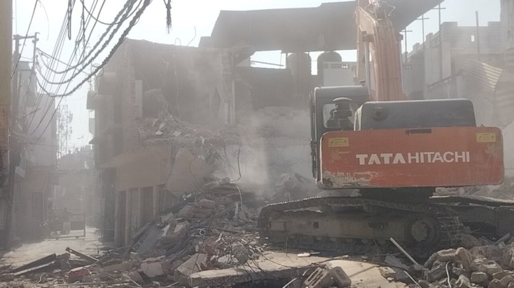 दूसरे दिन भी गरजा बुलडोज़र