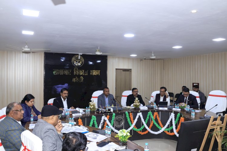 कमिश्नर ने की मण्डल समीक्षा बैठक