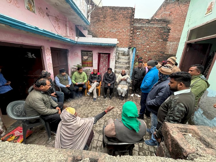 मुकेश मौर्य हत्याकांड: विधायक डॉ. एमपी आर्या पहुंचे पीड़ित परिवार के घर, शीघ्र कार्रवाई का दिया भरोसा