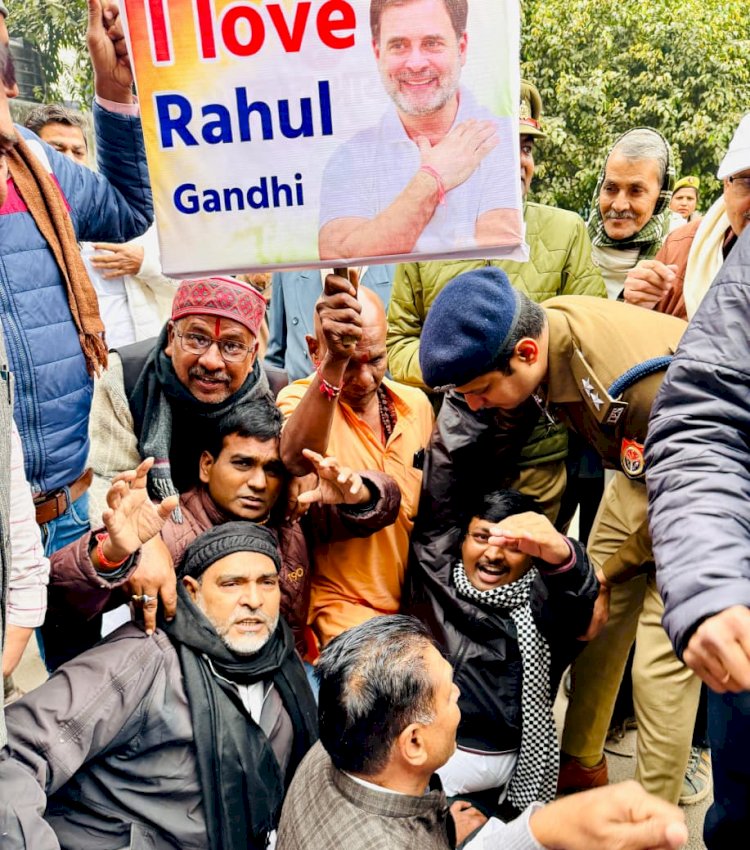 भाजपा कार्यालय घेरने जा रहे कांग्रेसियों को पुलिस ने किया गिरफ्तार