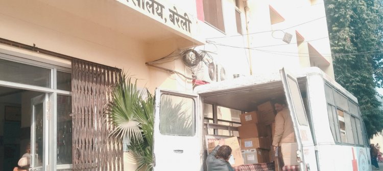 महिला अस्पताल बरेली में एम्बुलेंस बनी दवा ढोने का साधन