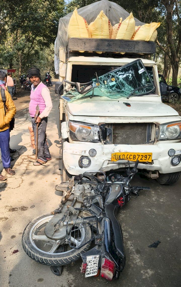 शाही शेरगढ़ मार्ग पर भीषण सड़क हादसा, बाइक सवार दो घायल