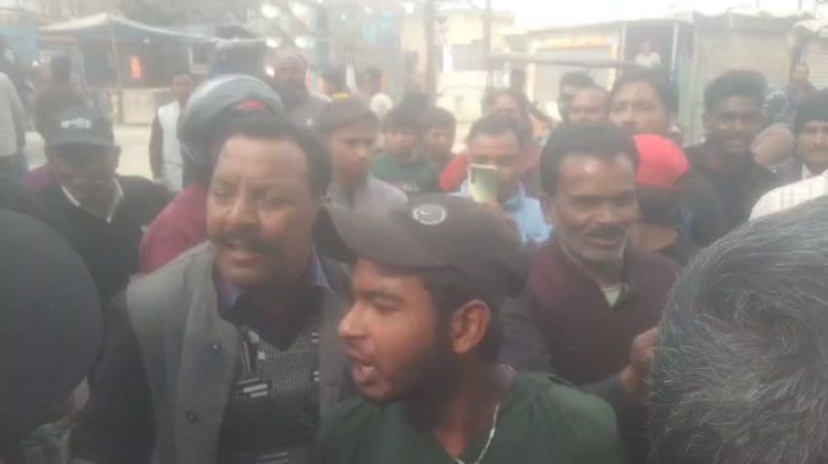 मीरगंज में दिनदहाड़े महिला से मोबाइल छीना