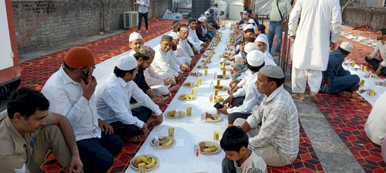 आफताब आई केयर सेंटर में रोज़ेदारों के लिए खास इफ्तार, भावुक माहौल ने छुआ दिल