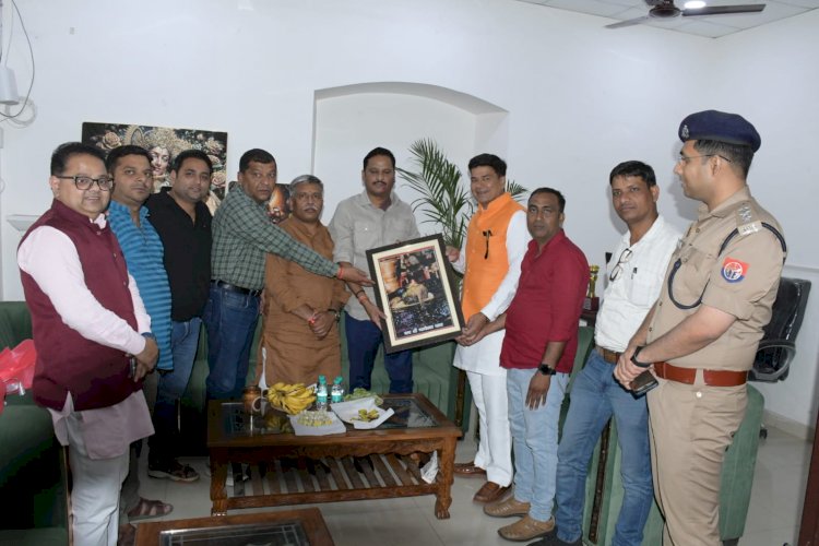 कलम और प्रशासन का मिला संगम