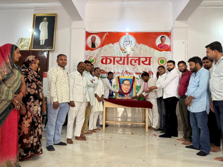 मथुरा कांग्रेस कार्यालय में अंबेडकर जयंती