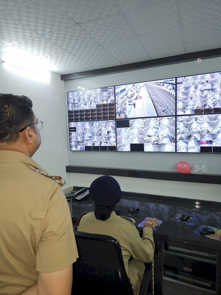 स्टेशनों पर बढ़ी सुरक्षा की निगरानी