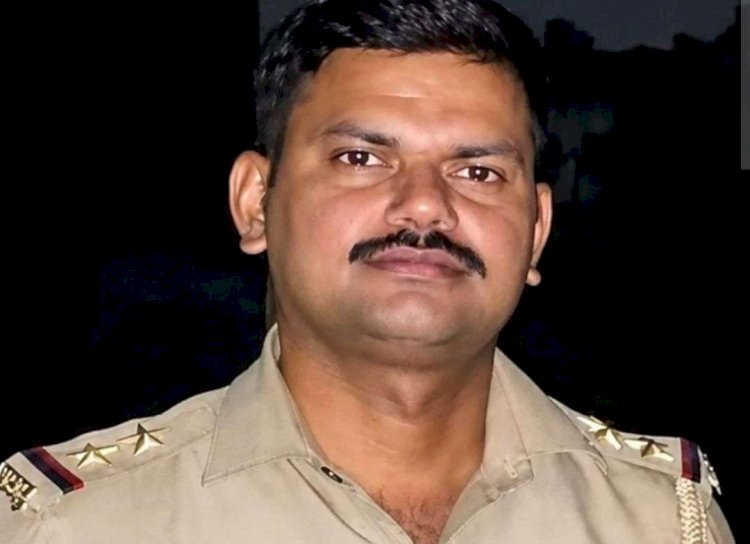 10 हजार की रिश्वत लेते ट्रेनी दरोगा गिरफ्तार