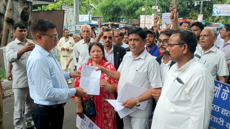 ललिता गौतम हत्याकांड में कार्रवाई की मांग, आरक्षण बचाओ संघर्ष समिति ने सौंपा ज्ञापन