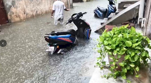 माधवपुरम में जलभराव, घरों में घुसा पानी